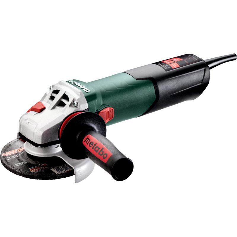 **Metabo W 13-125 Quick - 603627000 Vinkelsliber**

Metabo W 13-125 Quick - 603627000 vinkelsliber i kompaktklassen er designet til at levere høj effektivitet og lang levetid, selv under krævende opgaver. Udstyret med den patenterede Metabo Marathon-motor sikrer den optimal kraft og hurtig spåntagning, samtidig med at den er robust og slidstærk. Den ergonomiske konstruktion giver komfort under arbejdet, og Quick-systemet muliggør hurtigt skift af slibeskiver. Oplev en vinkelsliber, der kombinerer kraft med et brugervenligt design.

- Højeste effekt i sin klasse
- Patenteret Metabo Marathon-motor
- Ergonomisk design for komfort
- Quick-system til hurtig skift af slibeskiver
- Lang levetid, selv ved hårde opgaver
- Effektiv og robust konstruktion